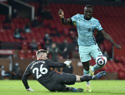 Liverpool Permalukan MU di Old Trafford