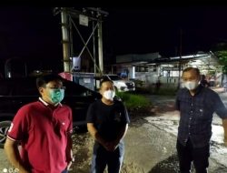 Andrei Angouw Turun Lihat Pemasangan PJU di Perumahan GPI