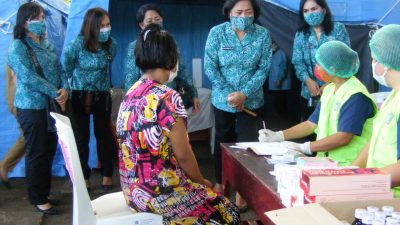 Rita Mantiri Tangkudung Kunjungi Korban Kebakaran Pasar Tua Bitung