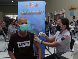Masyarakat Antusias Ikuti Serbuan Vaksinasi di Lanud Sam Ratulangi