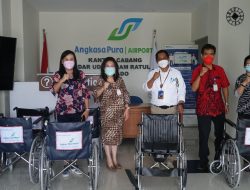 Peduli Lansia, Angkasa Pura I Sam Ratulangi Salurkan Bantuan Kursi Roda