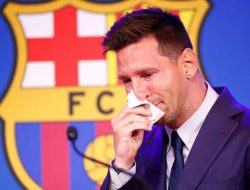 Tangis Messi Pecah Saat Ucapkan Selamat Tinggal buat Barcelona
