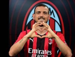 Allesandro Florenzi Resmi Berseragam AC Milan