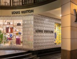 Polemik Baju Dinas Louis Vuitton, Batal tapi Tetap Dihujani Kritik Masyarakat