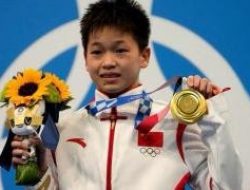 Atlet Muda Asal China Ini Dedikasikan Medali Emas Olimpiade untuk Kesembuhan Ibunda