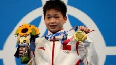 Atlet Muda Asal China Ini Dedikasikan Medali Emas Olimpiade untuk Kesembuhan Ibunda