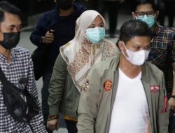 Pasca Kena OTT, Bupati Kolaka Timur Dibawa ke Kantor KPK