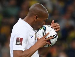 Martial Hindarkan Prancis dari Kekalahan