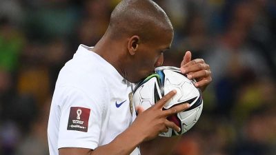 Martial Hindarkan Prancis dari Kekalahan