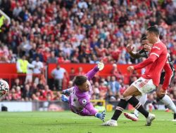 Brace Ronaldo Antar MU ke Puncak Klasemen