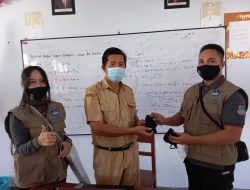 Relawan Sulut Hebat Kompak Lawan Covid Salurkan 1.350 Masker untuk Siswa dan Guru
