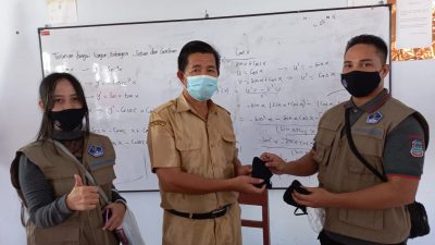 Relawan Sulut Hebat Kompak Lawan Covid Salurkan 1.350 Masker untuk Siswa dan Guru
