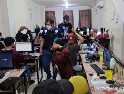 Polisi Gerebek Kantor Pinjol di Jakbar, 56 Orang Diamankan