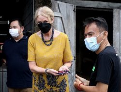 Konjen Australia Kunjungi Studio Daur Ulang Baciraro