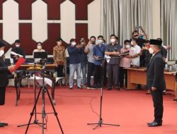 Dolfie Angkouw Dilantik Dalam Paripurna DPRD Kota Manado