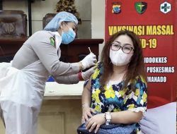 Pimpinan dan Anggota DPRD Manado Divaksinasi