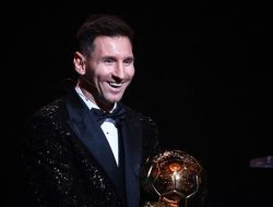 Lionel Messi Terima Penghargaan Ballon d’Or 2021