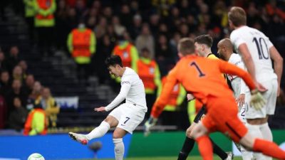Diwarnai Hujan Kartu Merah, Tottenham Menang atas Vitesse