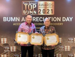 Dua Pimpinan Jasa Raharja Terima Penghargaan Top BUMN Awards 2021