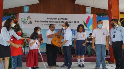 Peduli Disabilitas, PLN Suluttenggo Salurkan Bantuan Alat Musik Band ke Panti Bartemeus