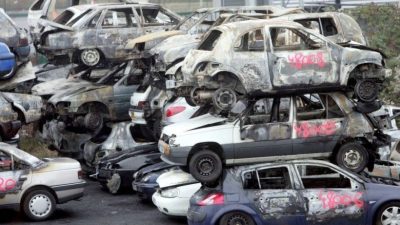Tradisi Malam Pergantian Tahun, 874 Mobil Dibakar di Seluruh Prancis