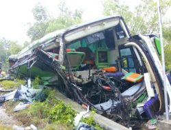 Bus Pariwisata Hantam Tebing di Bantul, 13 Orang Meninggal