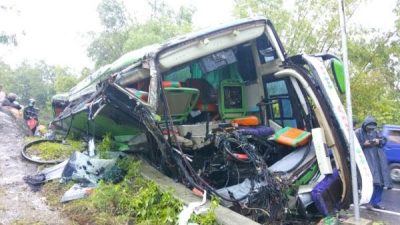 Bus Pariwisata Hantam Tebing di Bantul, 13 Orang Meninggal