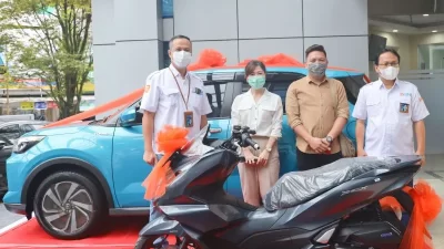 Pinwil BNI Suluttenggomalut Salurkan Hadiah Mobil Motor kepada Pemenang Rejeki BNI #GaPakeNanti