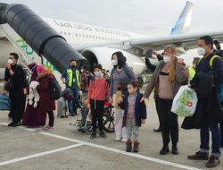 Garuda Indonesia Angkut Evakuasi 80 WNI dari Ukraina