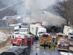 Tabrakan Beruntun Puluhan Kendaraan di Pennsylvania AS