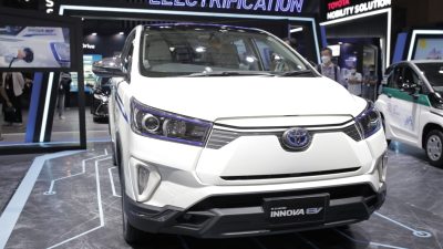 PLN Dukung Toyota Kembangkan Kendaraan Listrik di Indonesia
