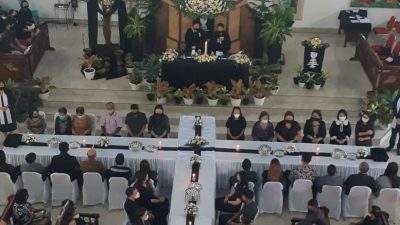 Ibadah Jumat Agung GMIM Pinaesaan GPI, Yesus Mati Bukti Kasih Kepada Manusia