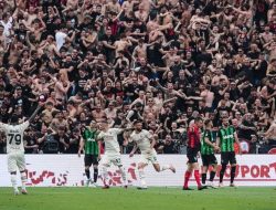 Giroud Brace, AC Milan Juara Liga Italia