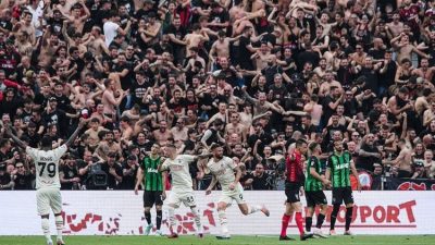 Giroud Brace, AC Milan Juara Liga Italia