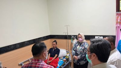 Direktur Pelayanan BPJS Ketenagakerjaan Besuk Peserta Kecelakaan Kerja di Lembean