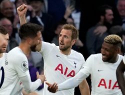 Harry Kane Dua Gol, Tottenham Bungkam Arsenal