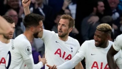 Harry Kane Dua Gol, Tottenham Bungkam Arsenal