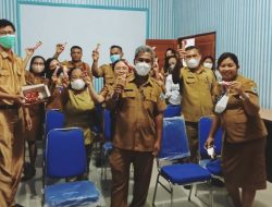 Valentine, Dinas Kominfotik Talaud Berbagi Cokelat