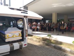Rektor Unsrat: Debby Rotinsulu Sosok Rendah Hati, Penyabar dan Penuh Dedikasi