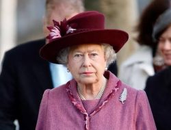 Warga Inggris Patah Hati Usai Tahu Ratu Elizabeth II Tutup Usia