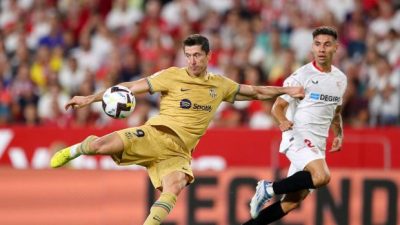 Lewandowski Cetak Gol Tendangan Voli, Barcelona Menang atas Sevilla