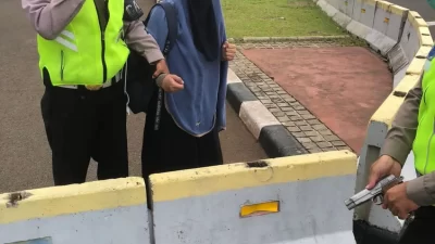 Polisi Amankan Perempuan Bawa Pistol Hendak Terobos Istana Negara