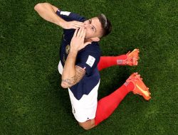 Giroud Brace, Prancis Menang Telak atas Australia