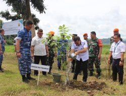 Sinergi Angkasa Pura I dengan Pangkalan Udara Sam Ratulangi Tanam 300 Pohon Buah-buahan