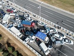Lebih 200 Kendaraan Tabrakan Beruntun di Zhengzhou China