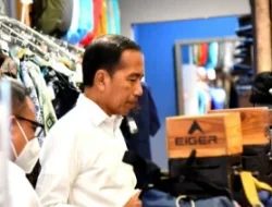 Jokowi Bikin Heboh Mal di Jaksel, Beli Rompi Hitam Produk Lokal