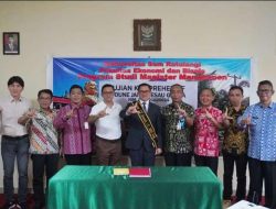 Joune Ganda Ketambahan Gelar Magister Manajemen