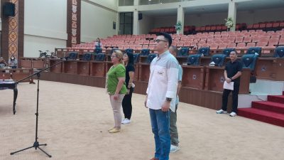 Waworuntu dan Lavarence Gladi Bersih Pengambilan Sumpah/Janji Anggota Dewan