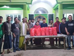 Berbagi Makanan Siap Saji, Ishak Tambani Semakin Populer dengan Sifat Dermawan