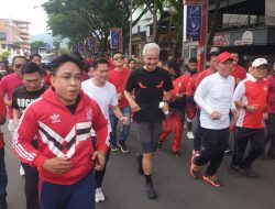 Ganjar Pranowo Sapa Warga Manado Sambil Lari Pagi